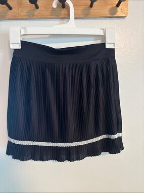 We Wander Girls Pleated Black Mini Skort with built in shorts. NWT